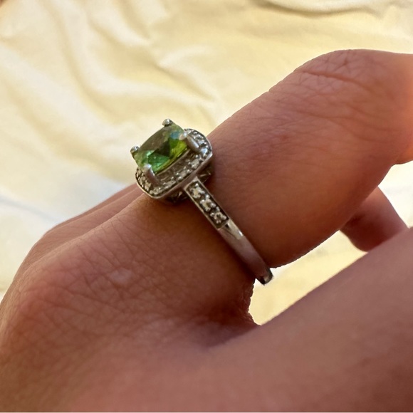 Birthstone (Peridot) Ring - Picture 2 of 6